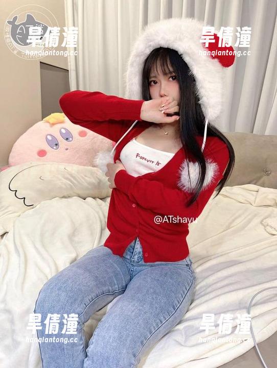 AT鲨以白色泳衣霸占全套写真界，观众：这波操作666！