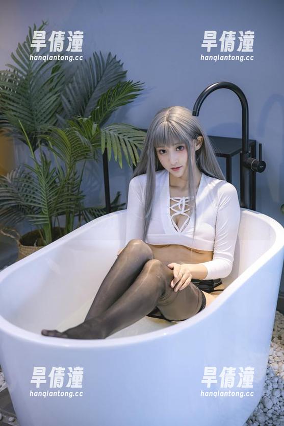 Luisa_零纱的浴室写真全集：泡泡里藏不住的魅力，注意别被淋湿啦！