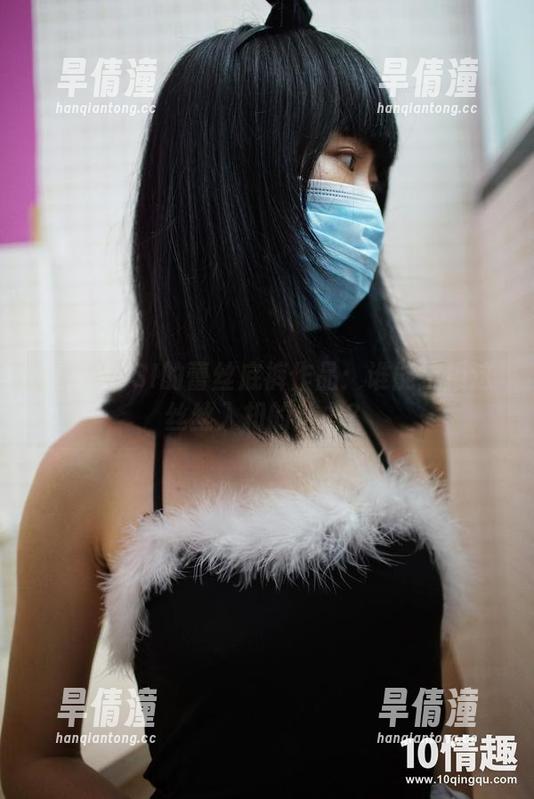 进入ROSI的蕾丝底裤作品：谁能抗拒这丝丝入扣的魅力？