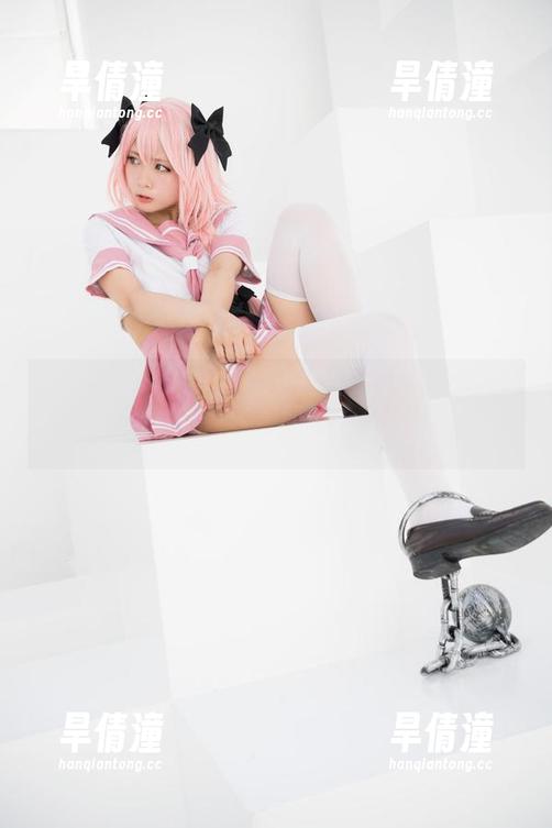 Tomiko(とみこ)Fantia套图，水着风情万种，水都不敢接她的招！