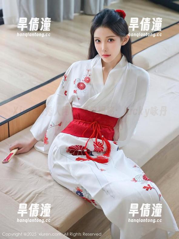Xiuren秀人网 - 图包揭秘：lucky咏丹的校服照如梦似幻