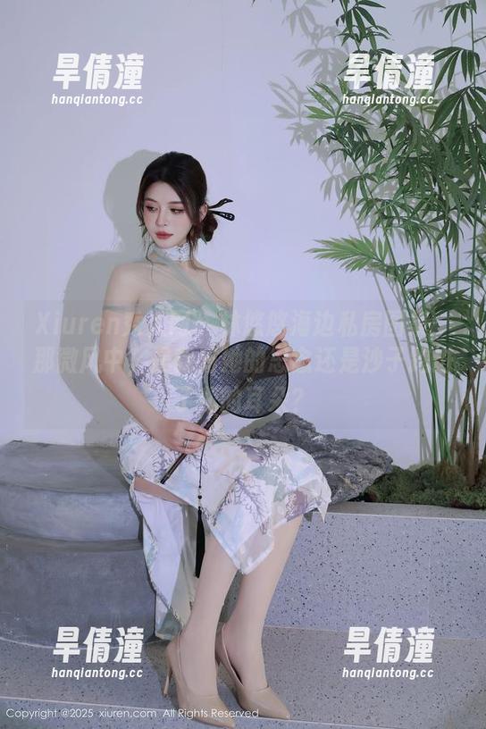 Xiuren秀人网 - 林悠悠海边私房图集：那微风中，是我对她的思念还是沙子跑进了我的耳朵？