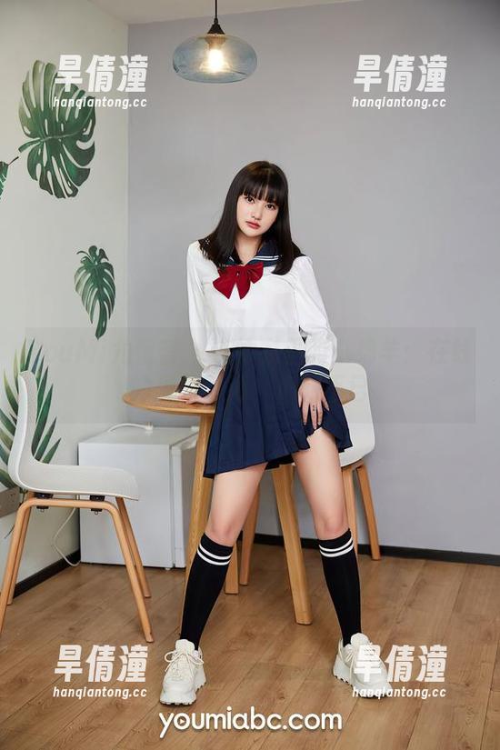 YouMi尤蜜荟 - 连体衣里的小绵羊：在线的美图浪潮，心动不已