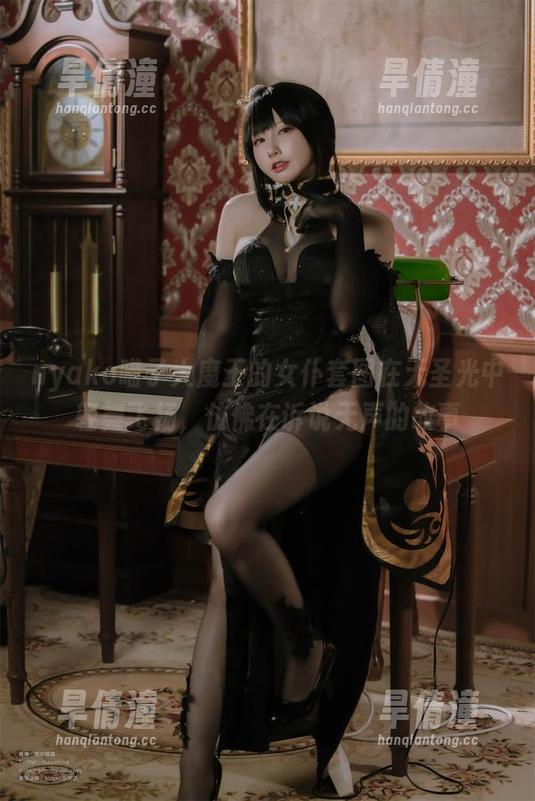 nyako喵子大魔王的女仆套图在无圣光中轻舞飞扬，仿佛在诉说无声的故事