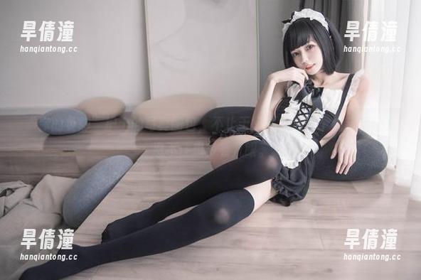 “你的负卿”护士的写真图包，不止于华丽，连每个细节都让人忍不住想多看几眼。