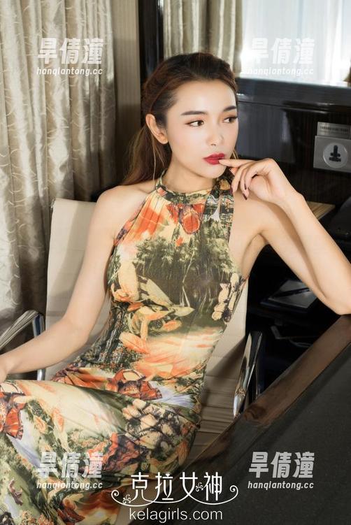 克拉女神 - 画风突变！孟君的圣诞美图壁纸，果然是个‘奇葩’