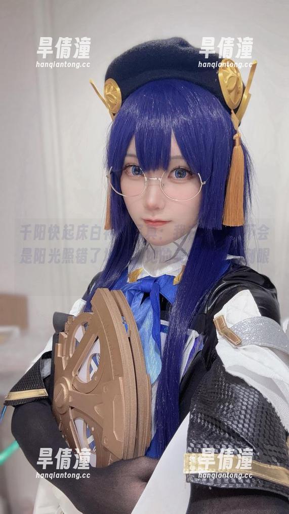 千阳快起床白衬衫写真：我在想，会不会是阳光照错了地方，她的美怎么那么刺眼！