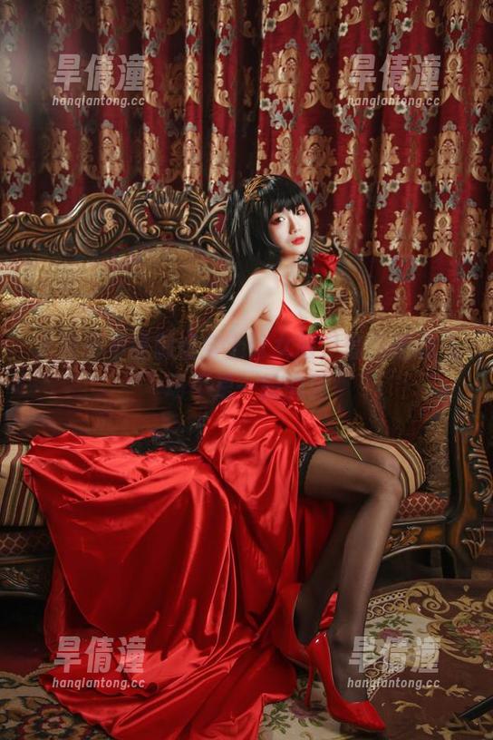 大梨子不是御姐穿上修女服，套图里的气场不是一般的强