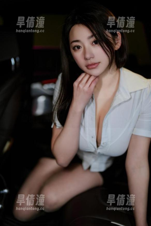 微密圈 - 不能错过的最新美图，奶宝妹纸的小情人套装真是小心脏的宠爱！