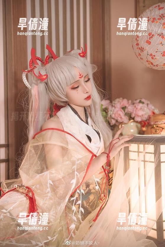 揭开奶狮不咬人黑贞德作品的面纱：图片里的小惊喜