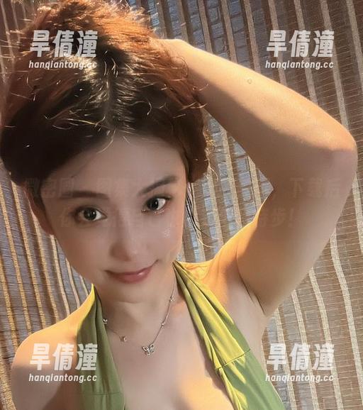 微密圈 - 图集大揭秘：奶雯美脚，下载后你会觉得自己也能走出模特步！