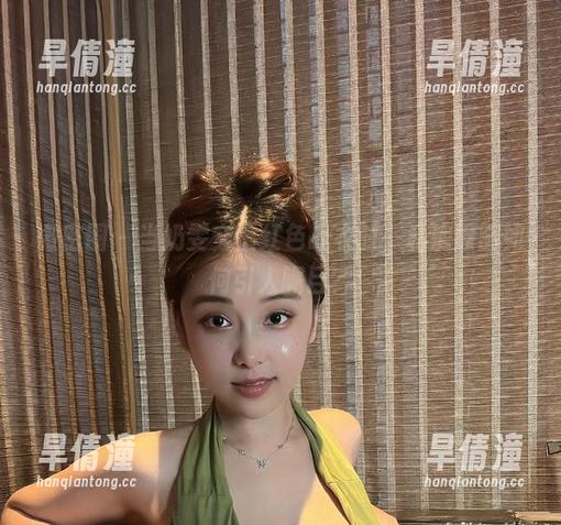 微密圈 - 当奶雯穿上红色战衣时，私房原图如何引人瞩目？