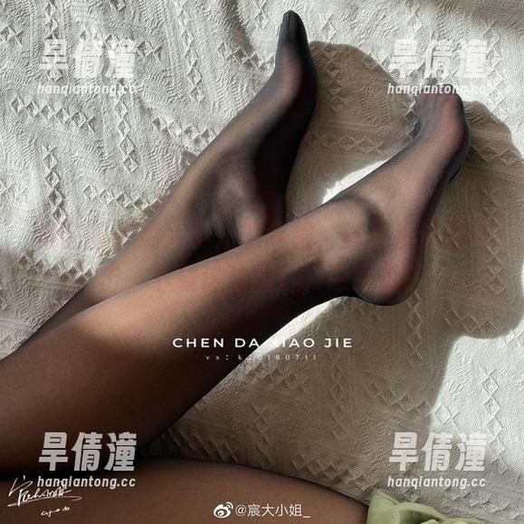 微密圈 - 宸大小姐的红裙，真是视觉的冲击，下载这张图片，感受吧！