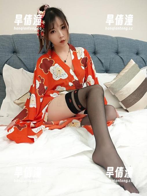 小女巫露娜黑丝OL高清照片：不想看又忍不住想多看几眼