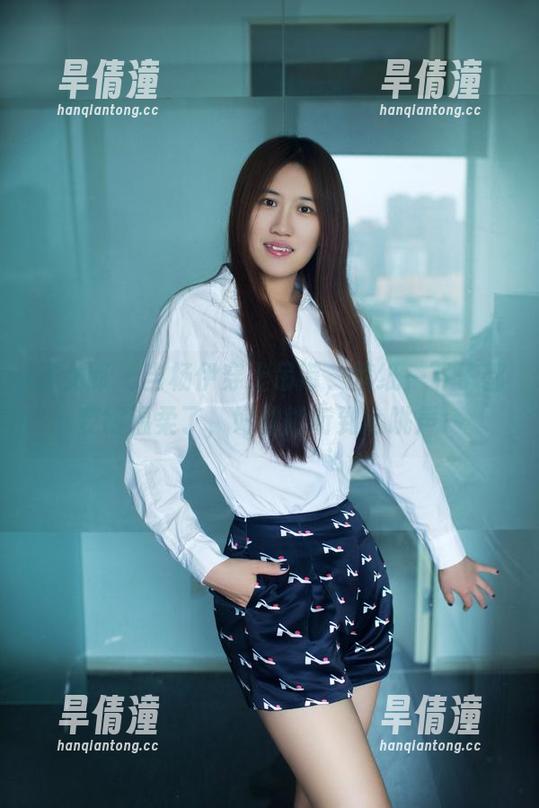 推女郎 - 当杨伊穿上吊带，壁纸一下子都变得温柔了，好像能听到心跳声～