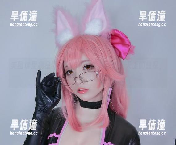 美图堆里找星野saori：她的红裙就像天上的彗星，瞬间亮了我的屏幕！