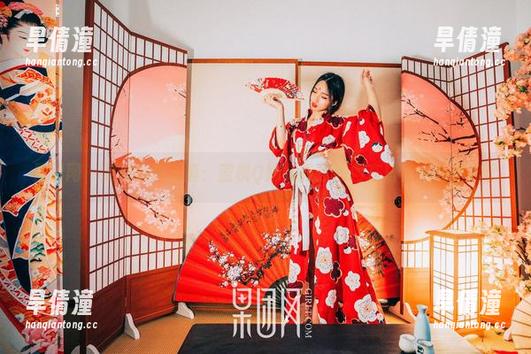 果团网 - 定制制服写真：蜜桃Q妹儿教你如何在日常中高亮自己