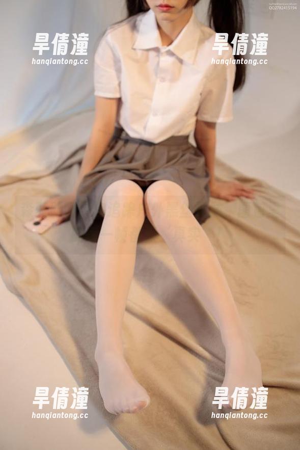 森萝财团带你追踪户外黑丝学妹，图包里的每一帧都很‘真实’！