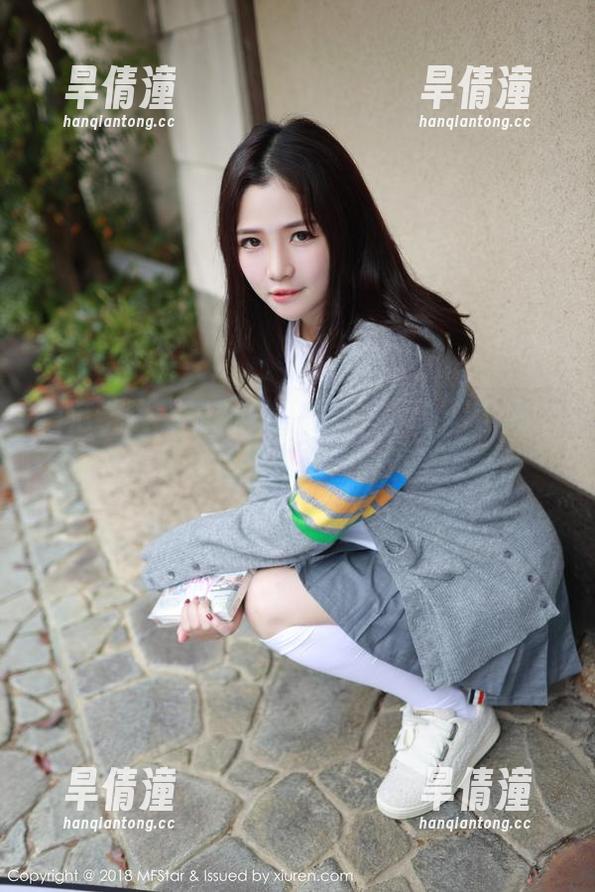 模范学院 - 最新写真来啦，SiByl李思宁在泳池的模样让人忍不住想说“好家伙”