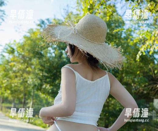 浅安安的礼服：照片里的优雅感，简直迷得我心醉。