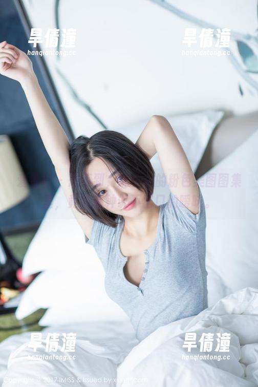爱蜜社 - 想不到，酥小白的粉色美图图集里，竟然有种说不出口的暧昧。