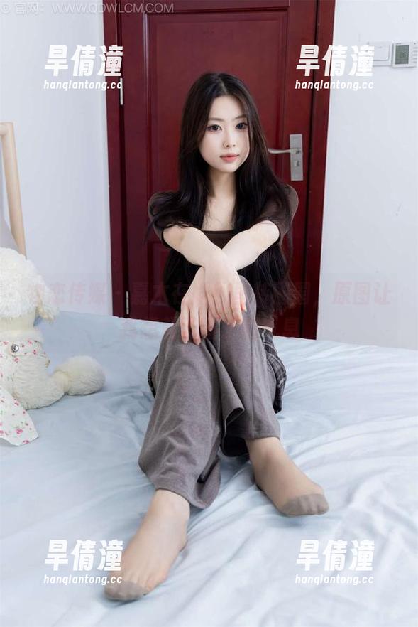 物恋传媒 - 嘉木在婚纱里转圈圈，原图让我想起了春天的气息