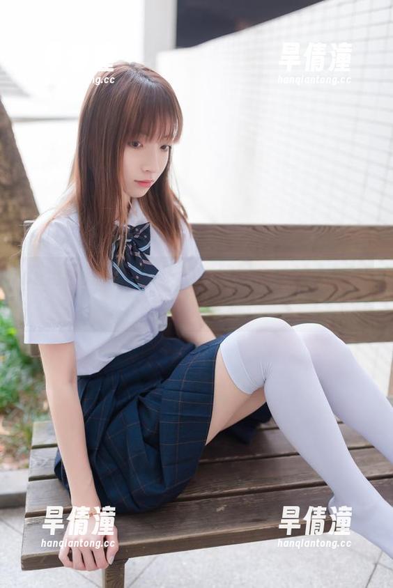 精选图库：祖木子的制服魅力，让人忍不住想多看几眼！