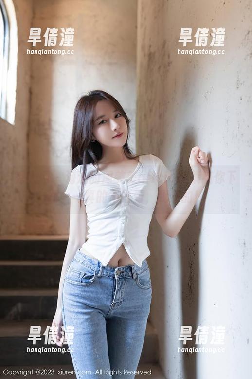 秀人网 - 海边的周美美alicia图集随你下载——真的不怕看，我说的！