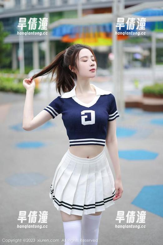 秀人网 - 看看小雨baby的套装，照片里展现的是每个人心里的那场小雨baby。