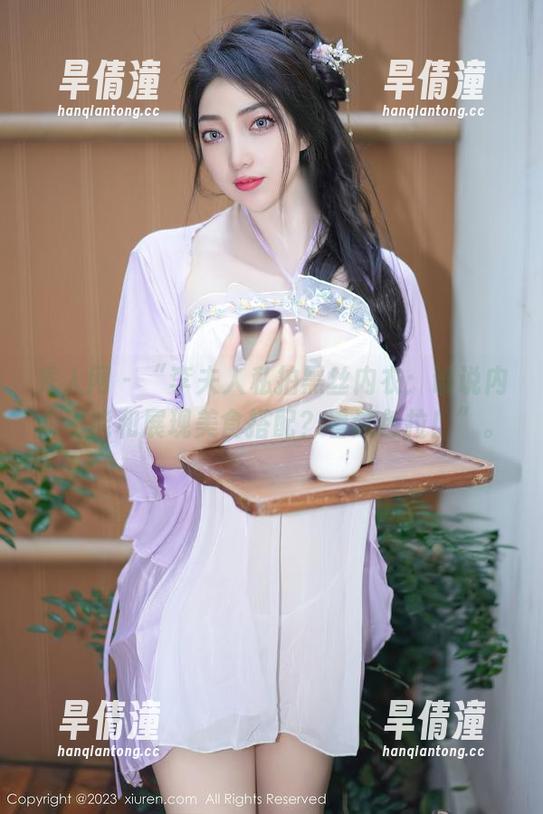 秀人网 - “李夫人私拍黑丝内衣：谁说内衣不能和展现美食搭配？看这色拉！”。