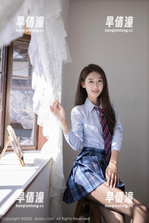 秀人网 - 无意间翻到林文文yooki的白丝套图，分享一波小感动！