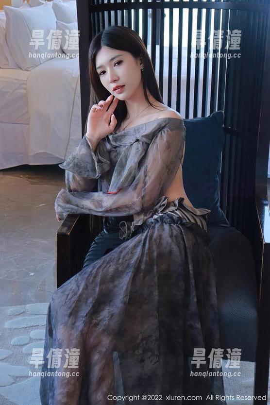 秀人网 - 下载清妙的泳装图包，感受泳池边的微风！