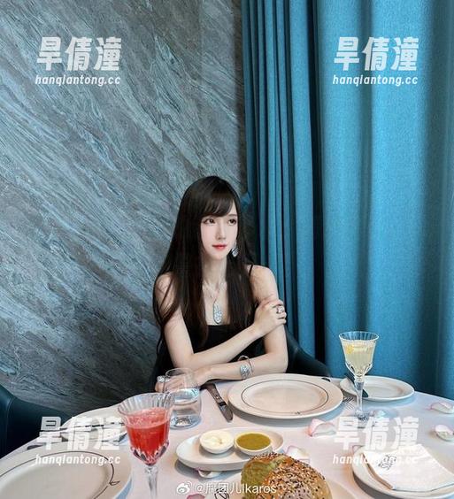 腐团儿Ikaros的镂空艺术：精选套图，心动警报已开启！