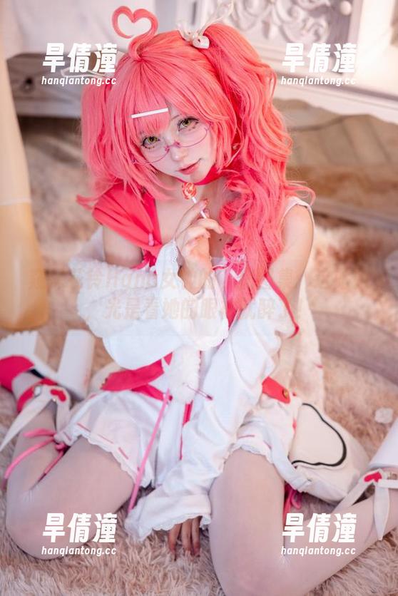 窥探花铃Hana女神的私房图集：这姑娘，光是看她的眼神就醉了！