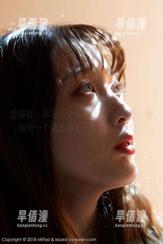 蜜桃社 - 真希万圣节写真：聚光灯下，她的每一个姿态都是一种节日的魔力！