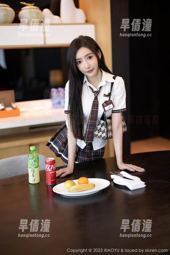 语画界 - 绯月樱又更新了！黑丝吊袜写真带你走进幻想的边缘。