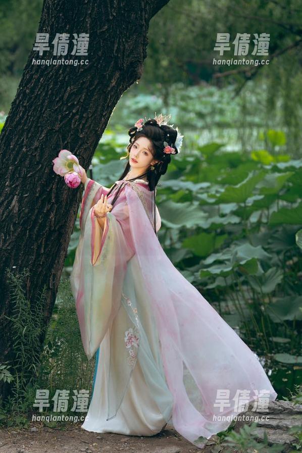 圣诞节的雯妹不讲道理，精选作品集，看看她怎么把节日变得有趣！