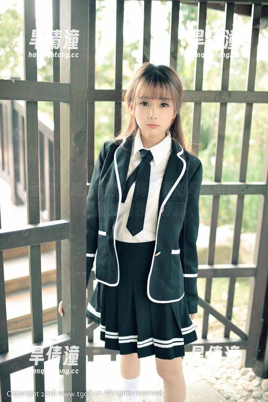 青豆客 - 粉色涟漪：绮里嘉的写真图片里藏着她的独特诗篇