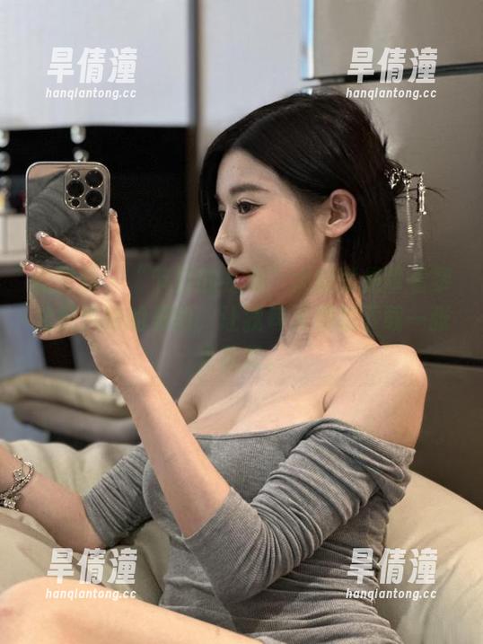 微密圈 - “节日的视角”大概就是带着黎允熙风格的美图，让我每天都想下载一张来欣赏。